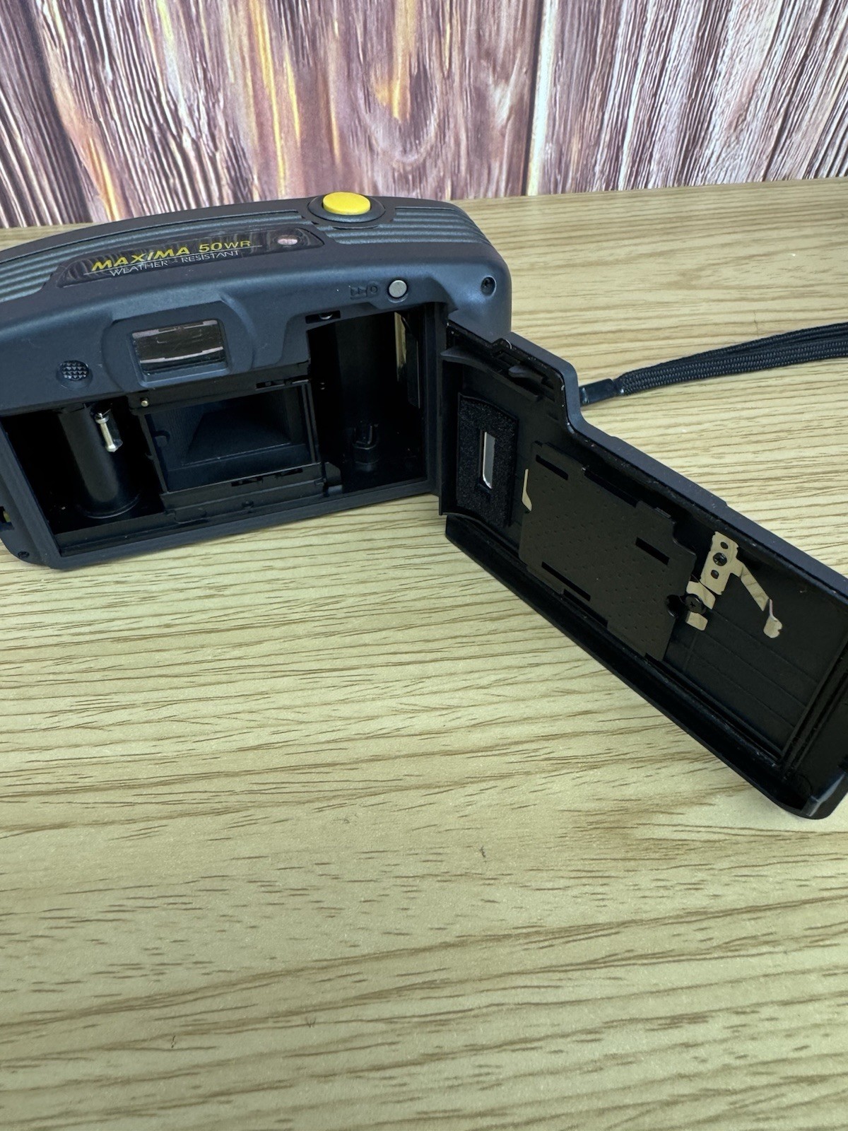 Samsung 50 WR camera maxima Weather Resistant – Works- Missing Battery Close