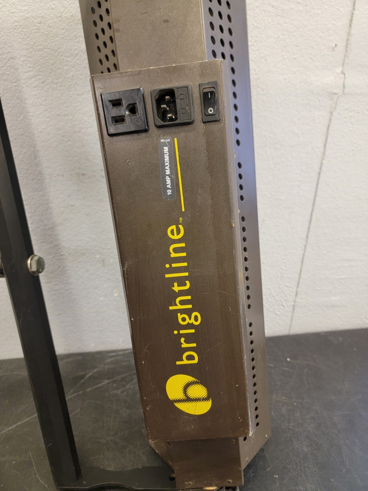 Brightline 1.2N 120V Studio Light Fixture Tested Working 👁