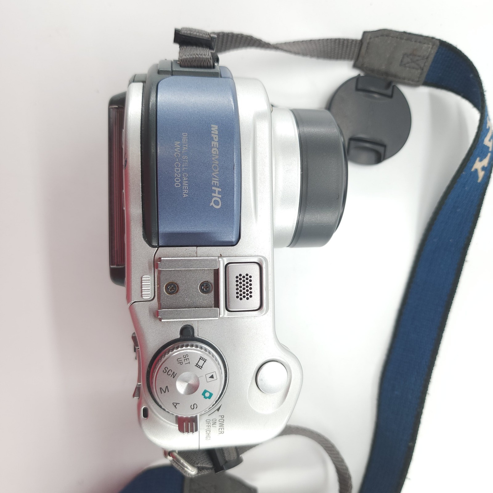 Sony CD Mavica MVC-CD200 2.1MP Digital Camera Only – Silver No Battery, 8.8/10