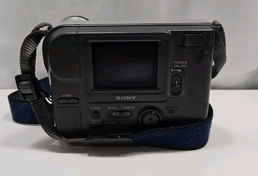 Sony Mavica MVC-FD75 0.4MP Digital Camera – Silver and Black For Parts Or Repair