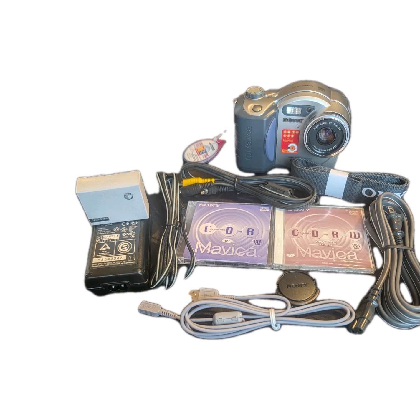 Sony CD Mavica 3.2MP Digital Camera – 3x Optical Zoom – (MVC-CD350) New Open box