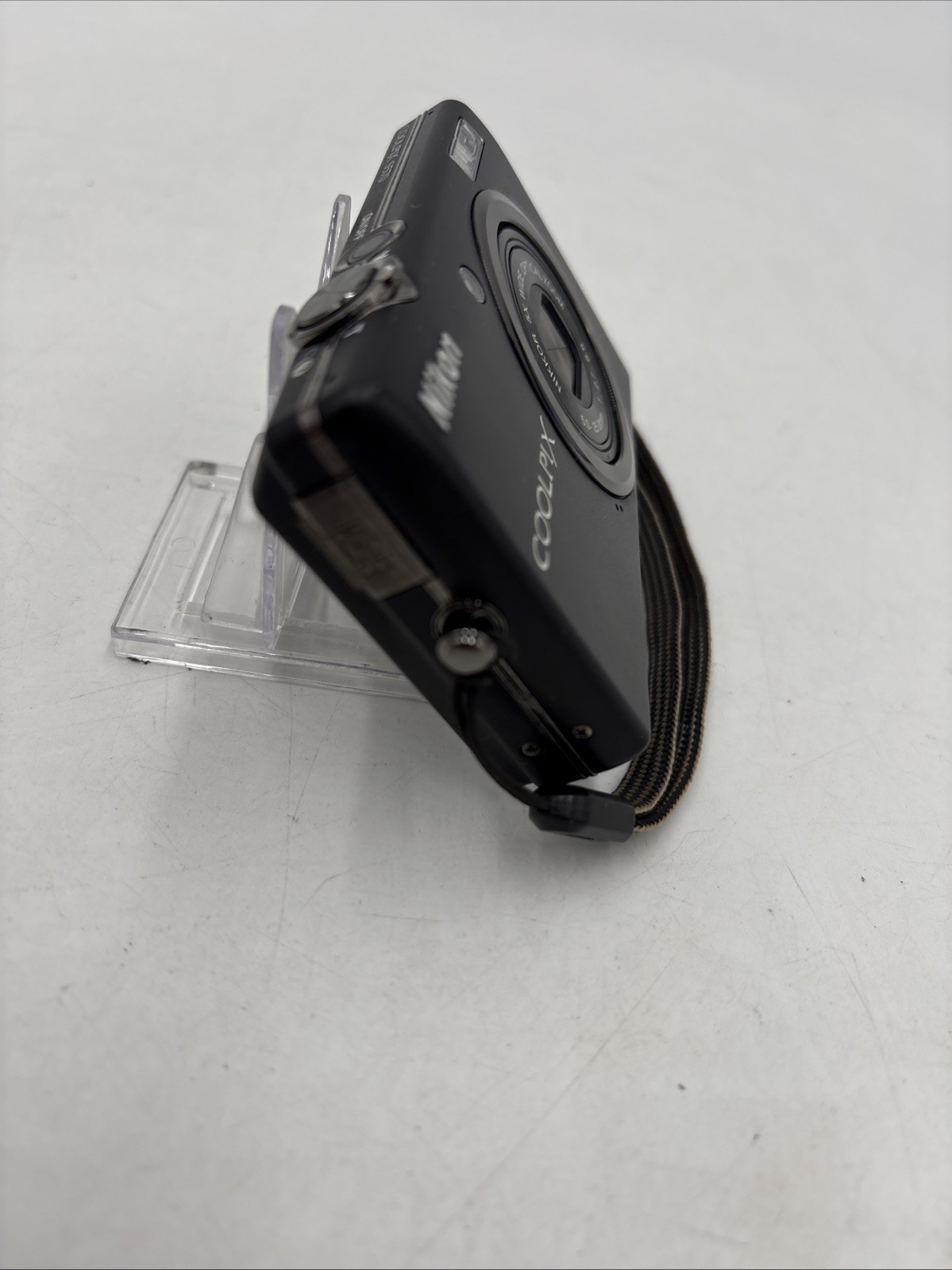Nikon Coolpix S570 12 MP Digital Camera -Charger SD Card Battery Case Tested