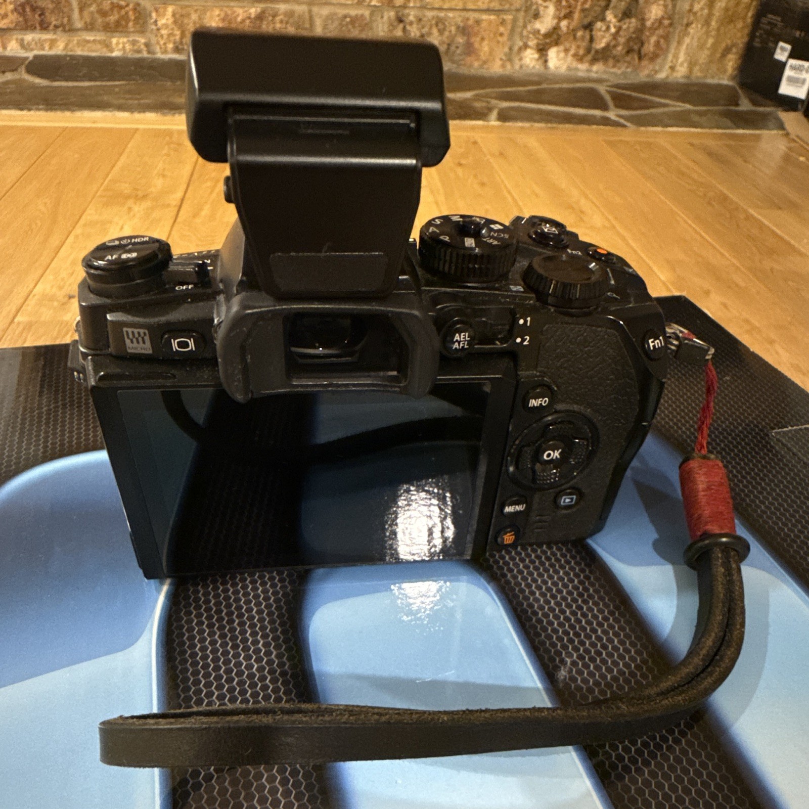 Olympus OM-D E-M1 16.3MP Digital Camera Black Body with Flash FL-LM2 Shutter