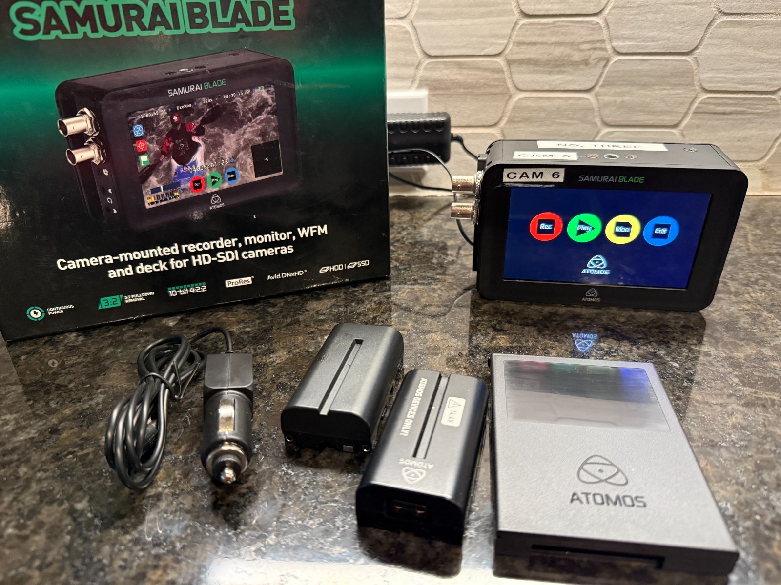 Atomos Samurai Blade 5″ SDI Monitor, Drive, AC DC-Battery Adapter, Battery