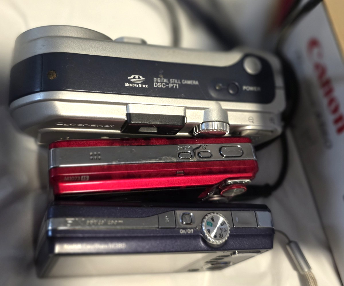 Lot ~ Assorted Digital Cameras & Chargers ~ Untested