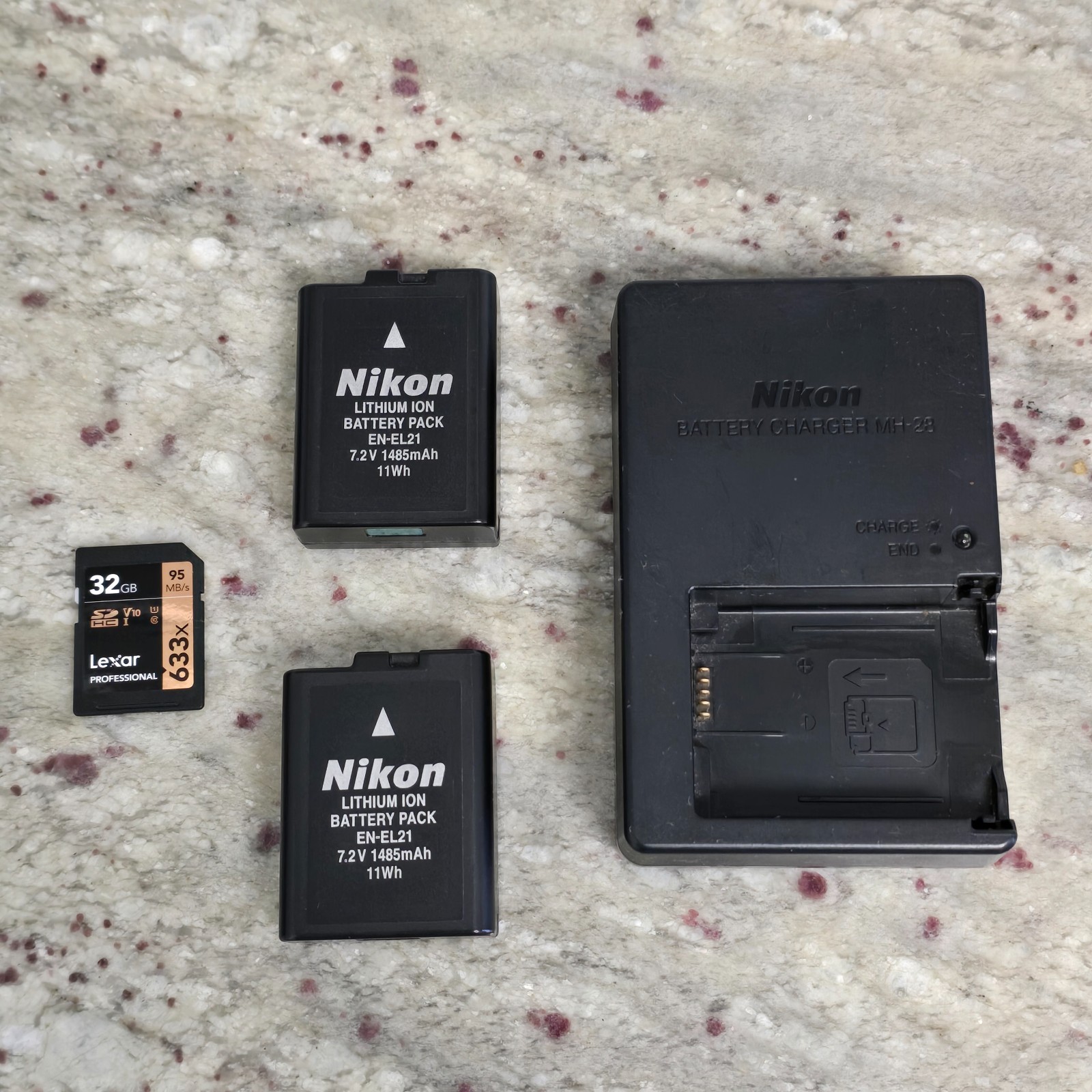 Nikon 1 V2 14.2MP Mirrorless Camera w/10-30mm Lens Shutter Count 11K