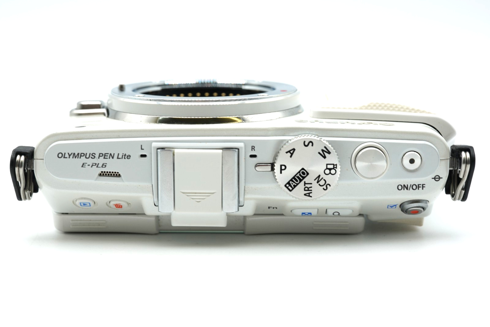 [US DUTY PAID] Olympus Pen Lite E-PL6 16.0MP white Body Only [SC 1712] #001