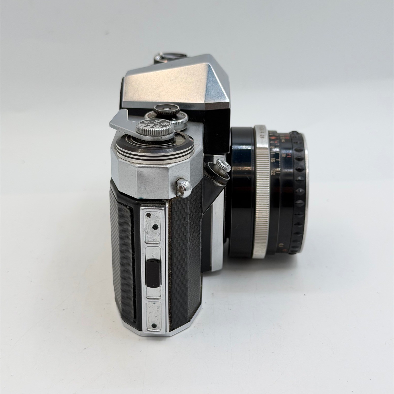 Praktica Nova 35mm SLR Camera with Carl Zeiss Jena Tessar 2.8/50 Lens Vintage