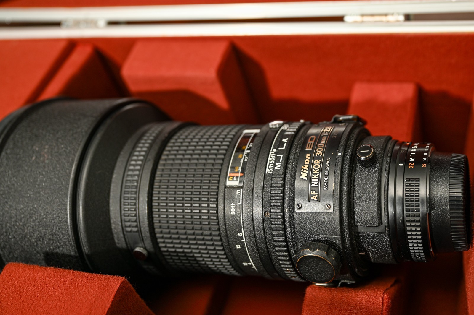 Nikon ED AF Nikkor 300mm 2.8 Clean Glass, Super Sharp, Hard Case,Benro Monopod