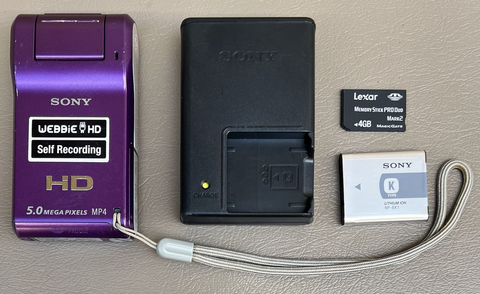 Sony Webbie HD MHS-PM1 High Definition Camcorder 4GB Memory Stick Pro Duo READ