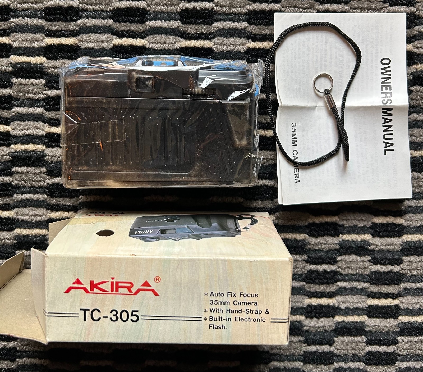 Vintage Blue Akira TC-305 35mm Camera Auto Fix Focus, New/Sealed in Open Box