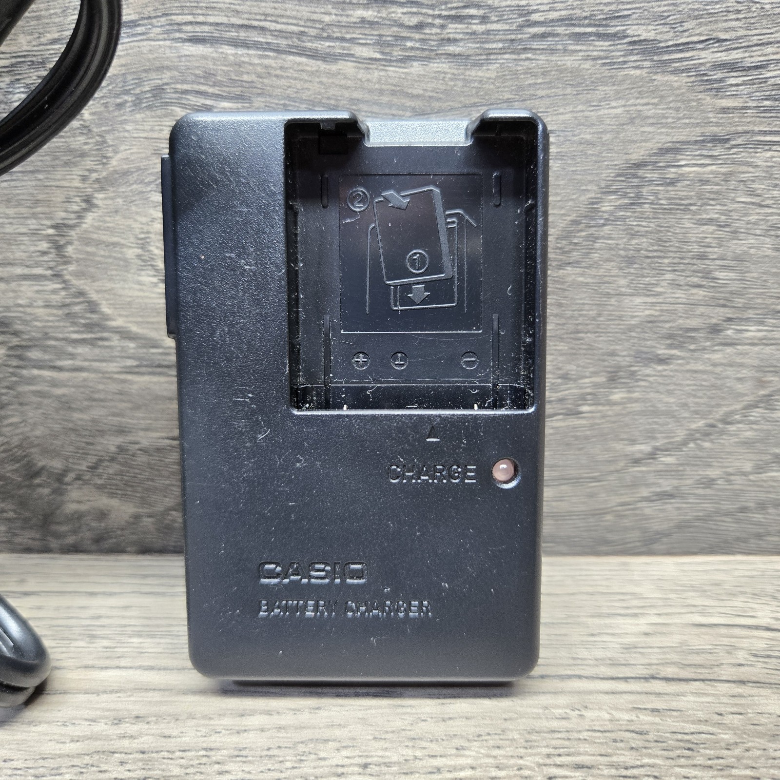 Casio BC-80L Battery Charger AC 100-240V DC 4.2V 550mA