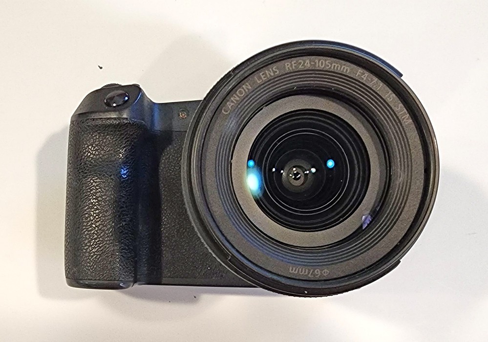 Canon EOS R + RF24-105mm F4-7.1 is STM Lens + CAP + 4 BATTERIES +2 CHARGERS