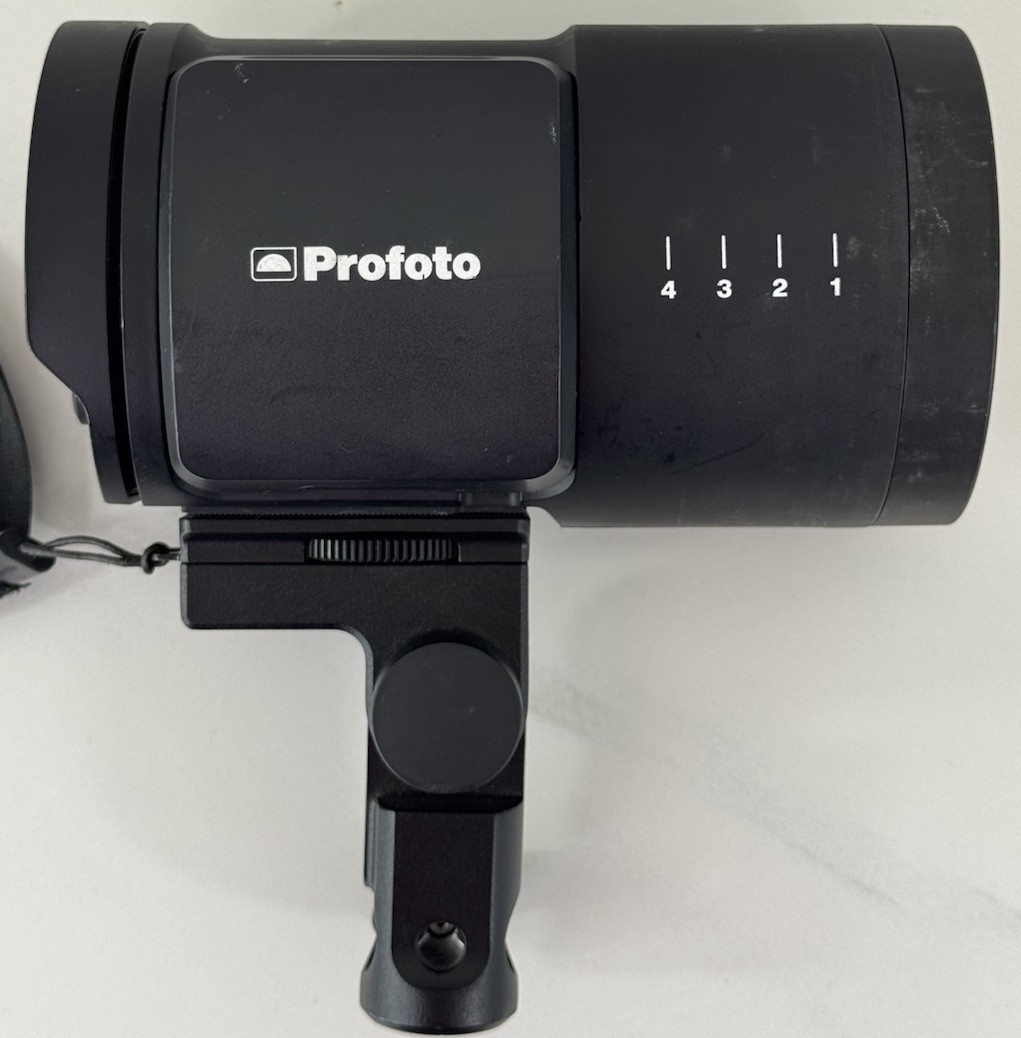 Compact Profoto B10 Off Camera Flash & Continuous Light + Battery, Case
