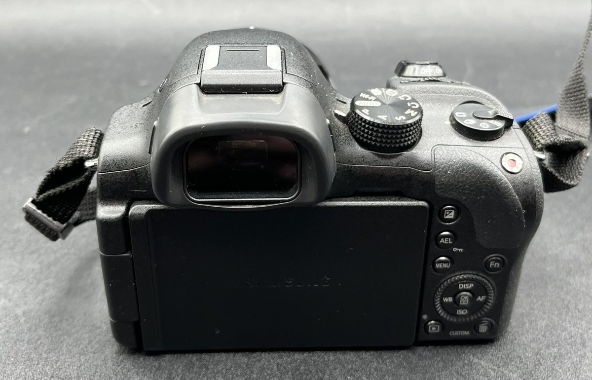 SAMSUNG NX30 20.3MP MIRRORLESS CAMERA W/ 18-55MM LENS (MVP039051)