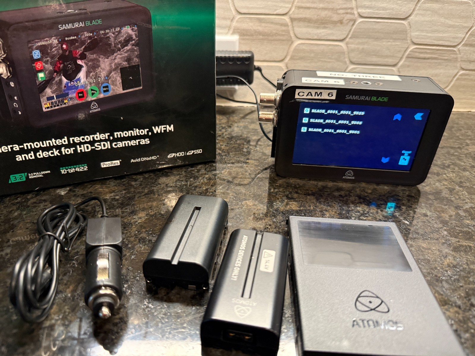 Atomos Samurai Blade 5″ SDI Monitor, Drive, AC DC-Battery Adapter, Battery