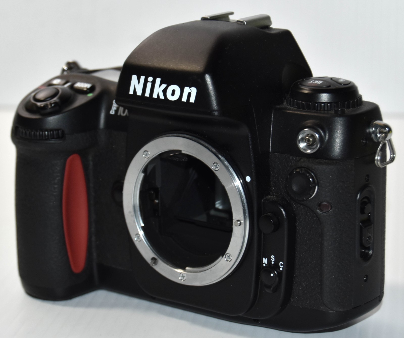 Nikon F100 35mm SLR Auto Focus Camera Body Only – Free US Shipping