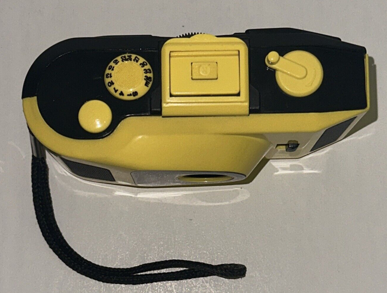 Yunon Camera 35mm Film Point Click Shoot Black Strap Yellow 1980s Made in Taiwan
