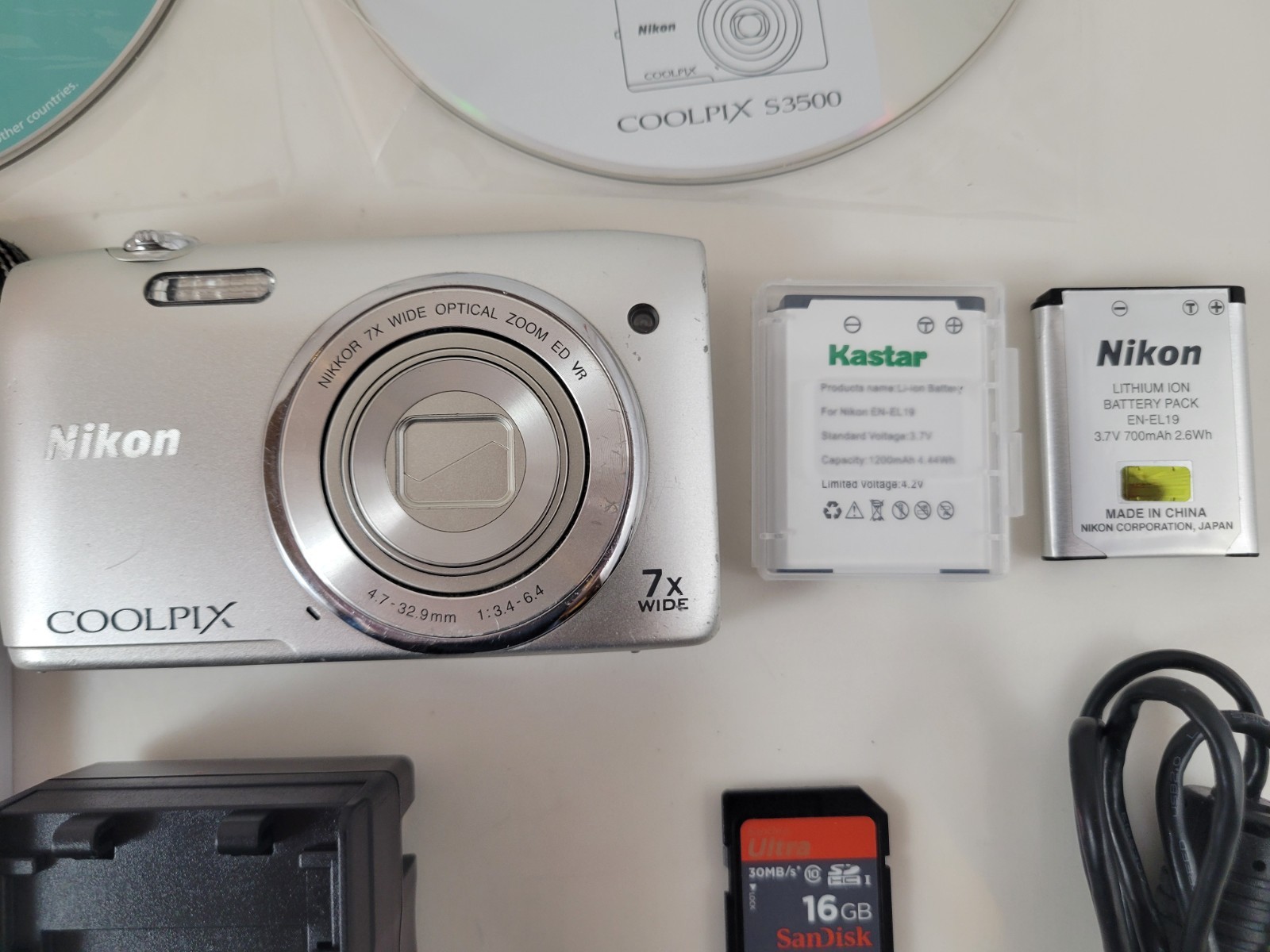 NIKON COOLPIX S3500 20.1MP 7X Wide Digital Camera Silver W/ 2 Batteries + Charg