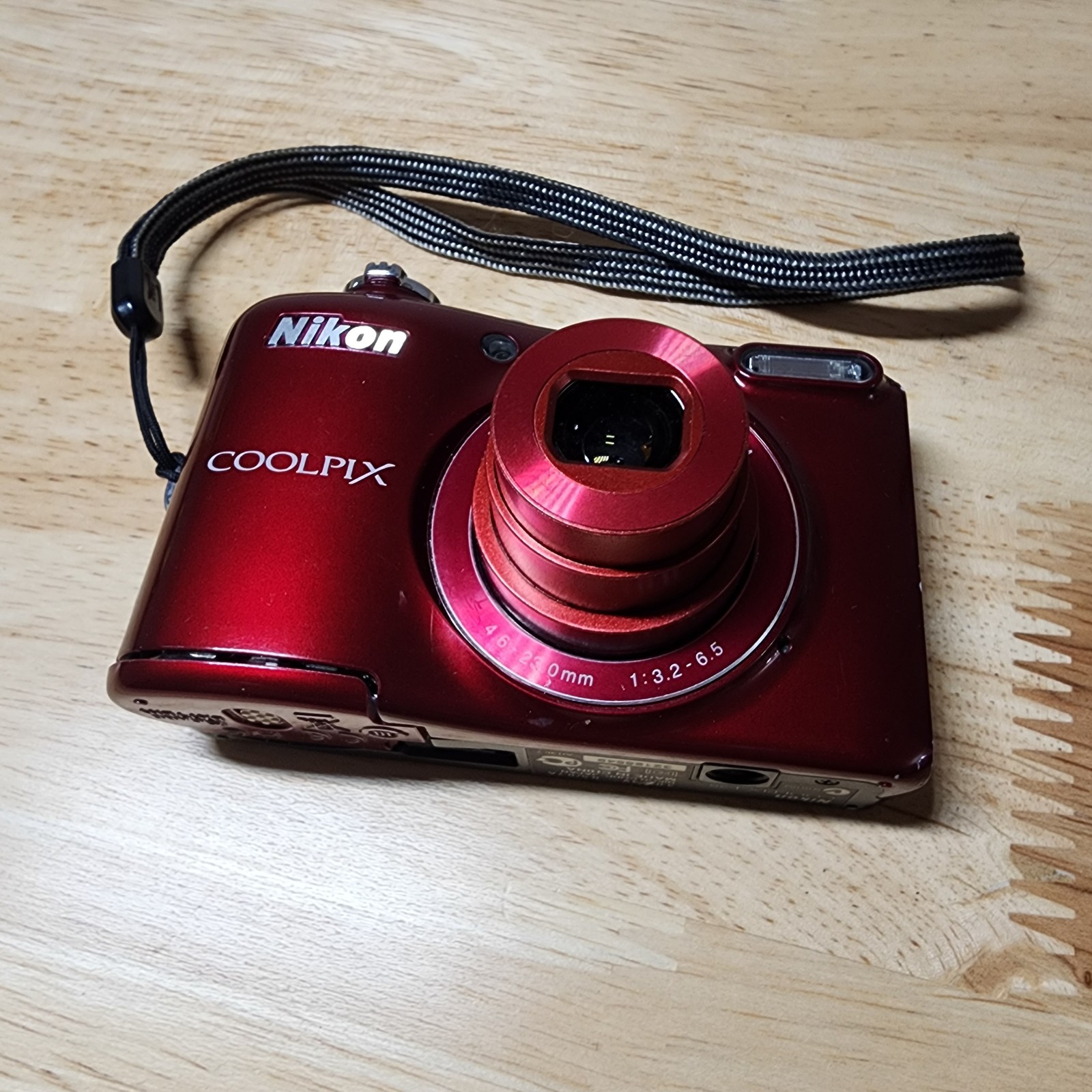 Nikon COOLPIX L28 20.1MP Compact Digital Camera Red w/ USB and 8GB SD *WORKS