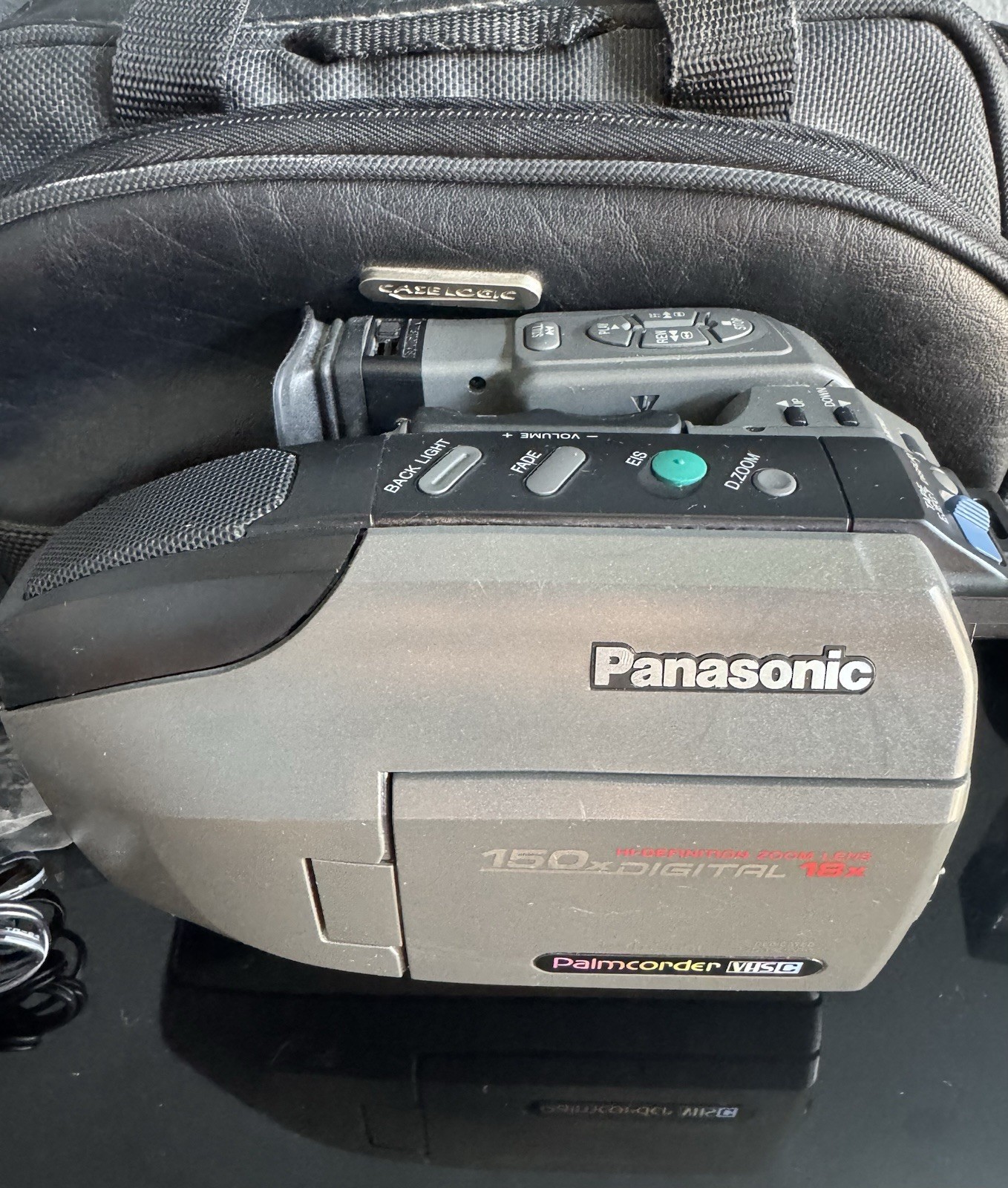 PANASONIC PV-L580D VHS-C Video Camera Lot 18x Zoom Case, Charger, Batteries Tape