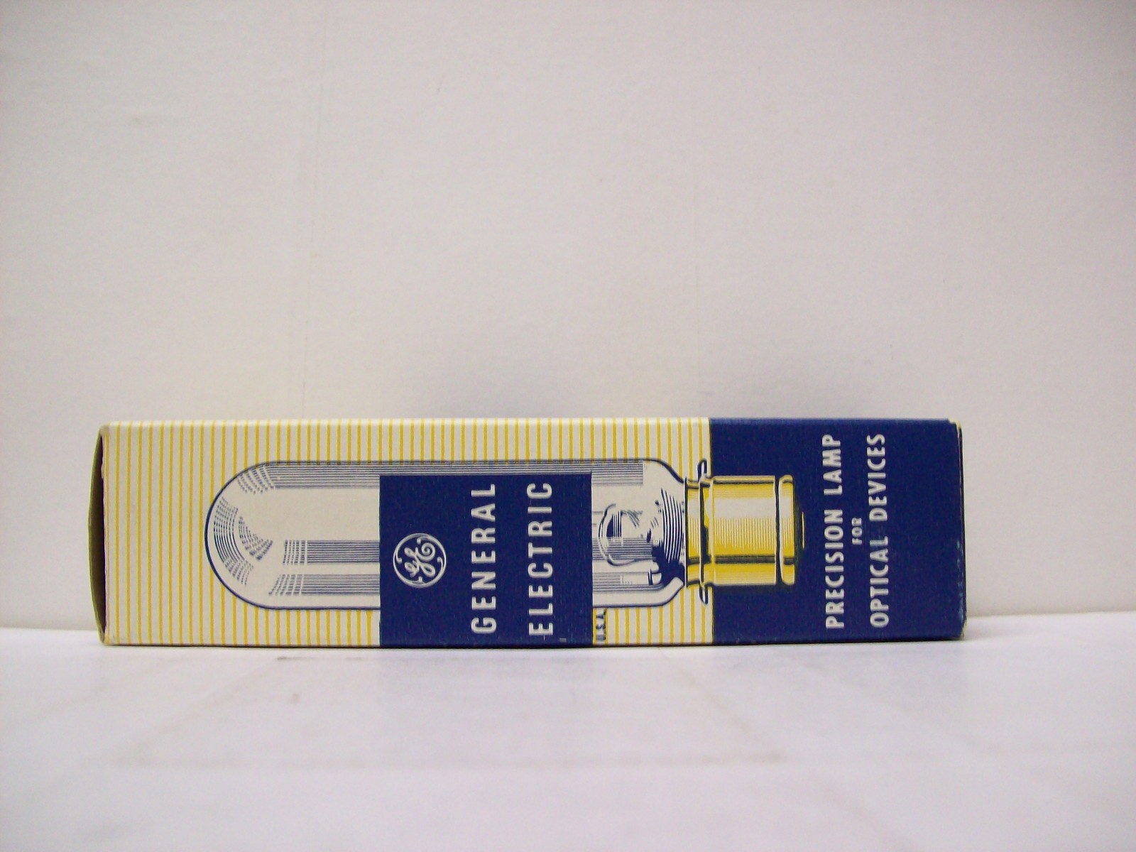 CZX (DAB) Projector Projection Lamp Bulb 500W 115-120V GE *AVG 25-HR*