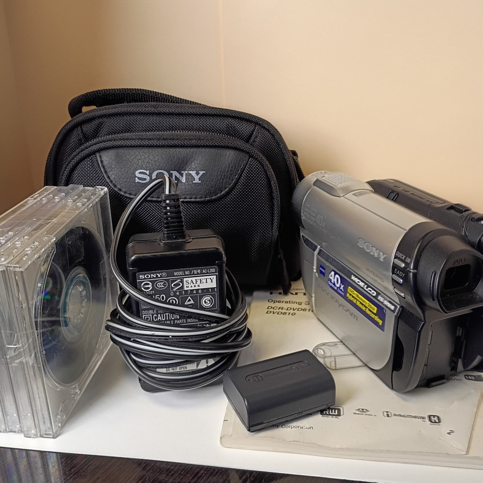 Sony Handycam DCR-DVD610 40x Optical Zoom Camcorder DVD W/ Bag,Charger & More!