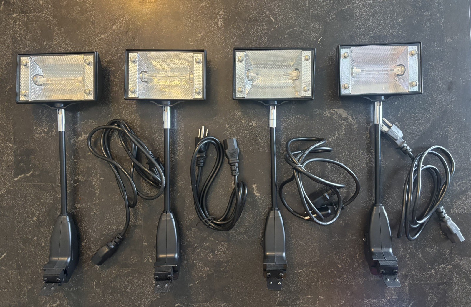 4 Halogen Trade Show Spotlights Light Kit Set Display 150W 120V Protector Covers
