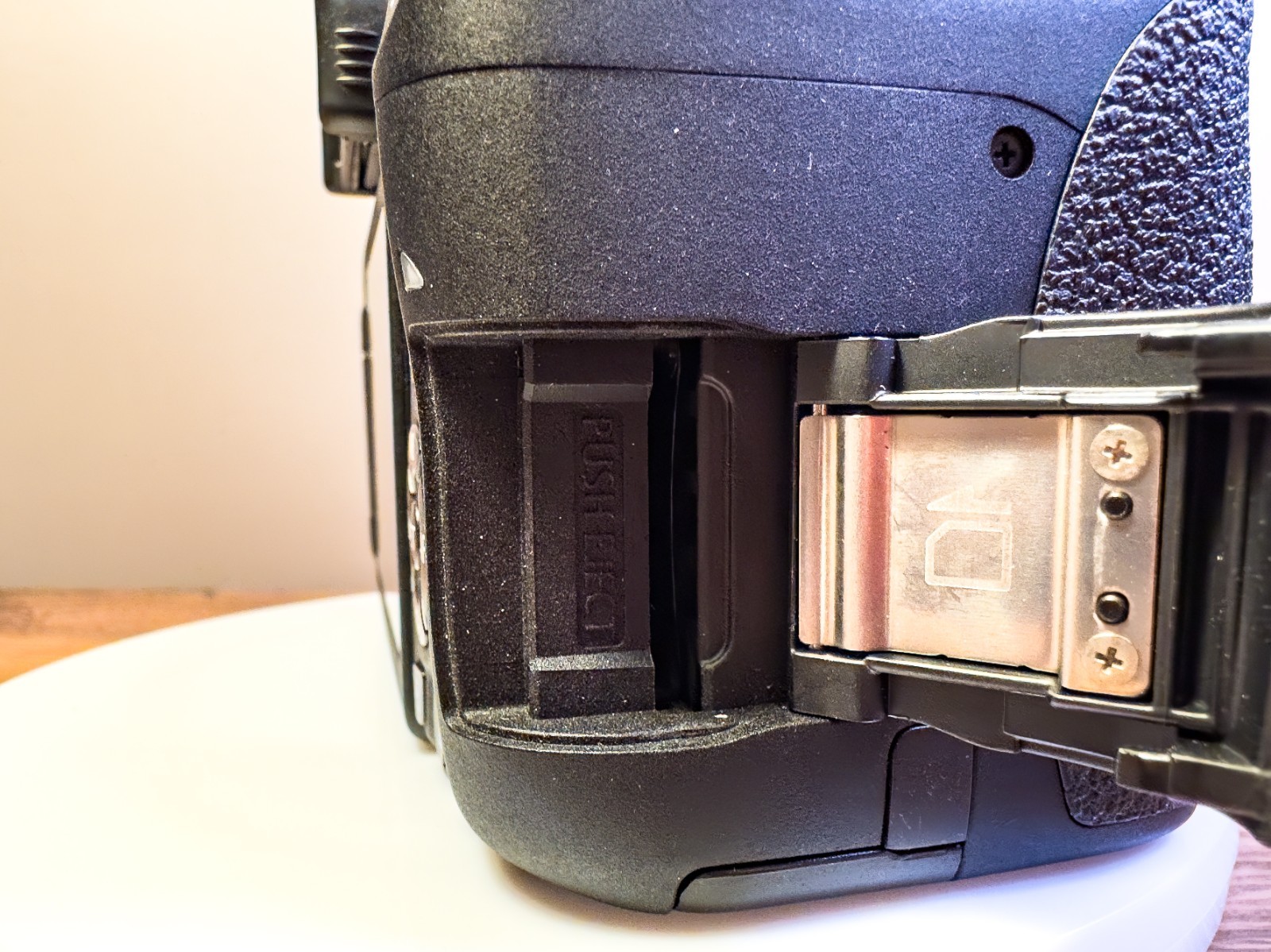 Canon EOS Rebel T6i 24.2 MP Digital SLR Camera w/ Battery Grip and 18-55mm Lens