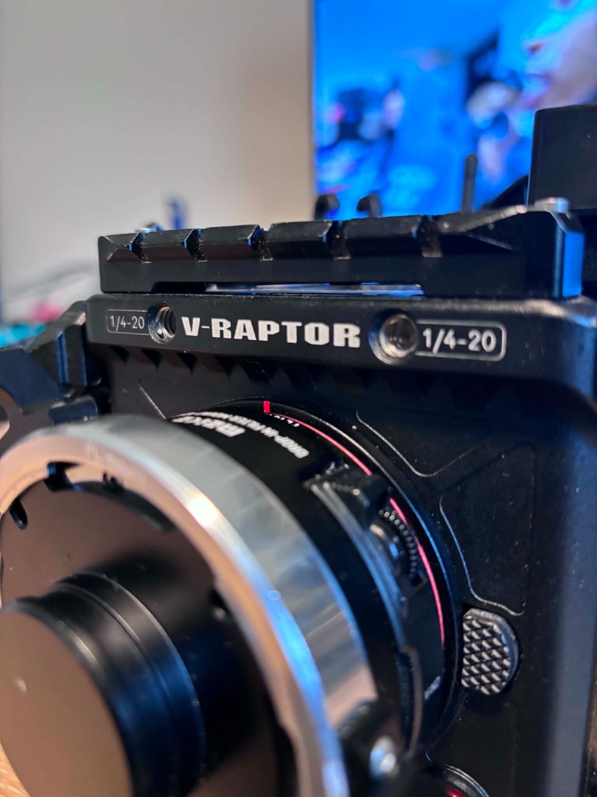 Red V-Raptor 8K VV + Meike PL VND Adapter + 1TB CF Type B + Full 8sinn Cage