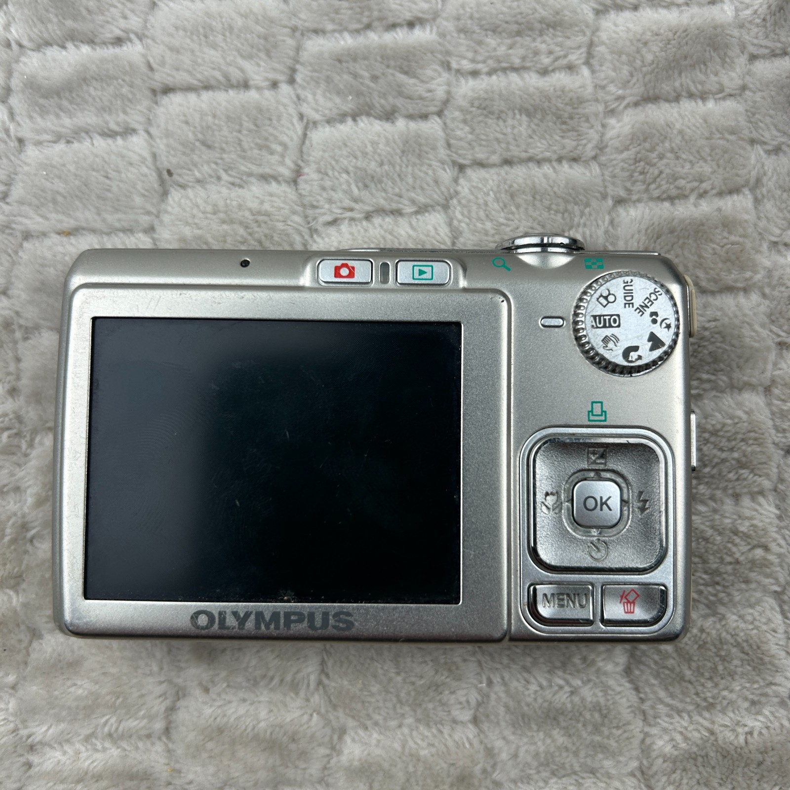 Olympus FE FE-230 7.1MP Digital Camera TESTED! w/ battery, charger NO SD Card