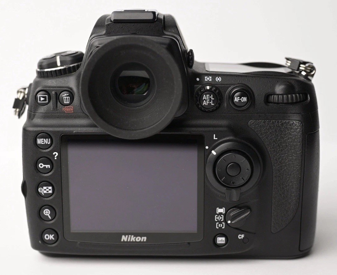 Nikon D700 12.1MP Digital SLR Camera (Only Body) with Battery,Charger – 95% New