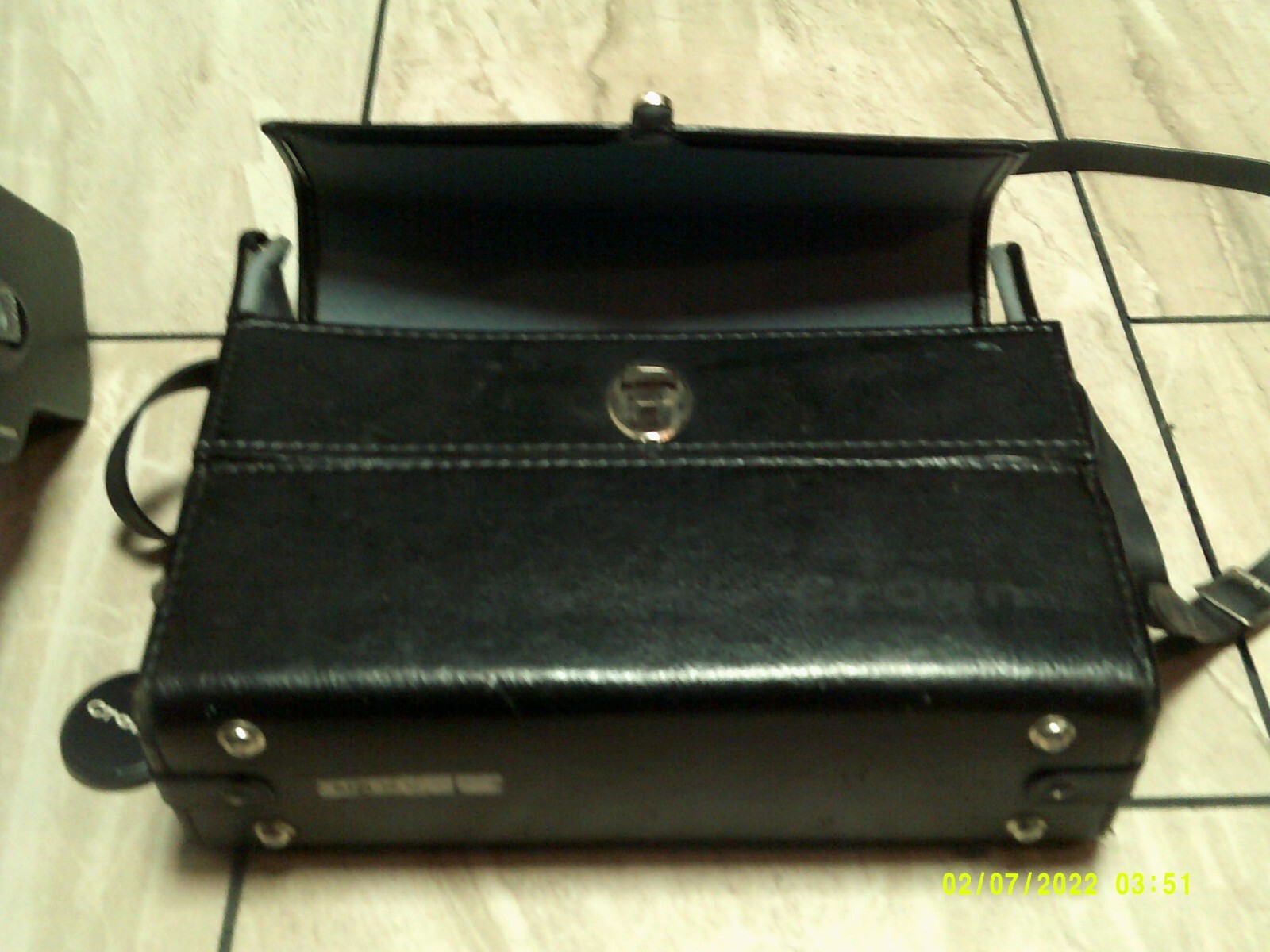 CLASSIC USED CROWN OPTICA JAPAN 606 SILVER/BLK 35MM VIDEO CAMERA/W BLACK CASE