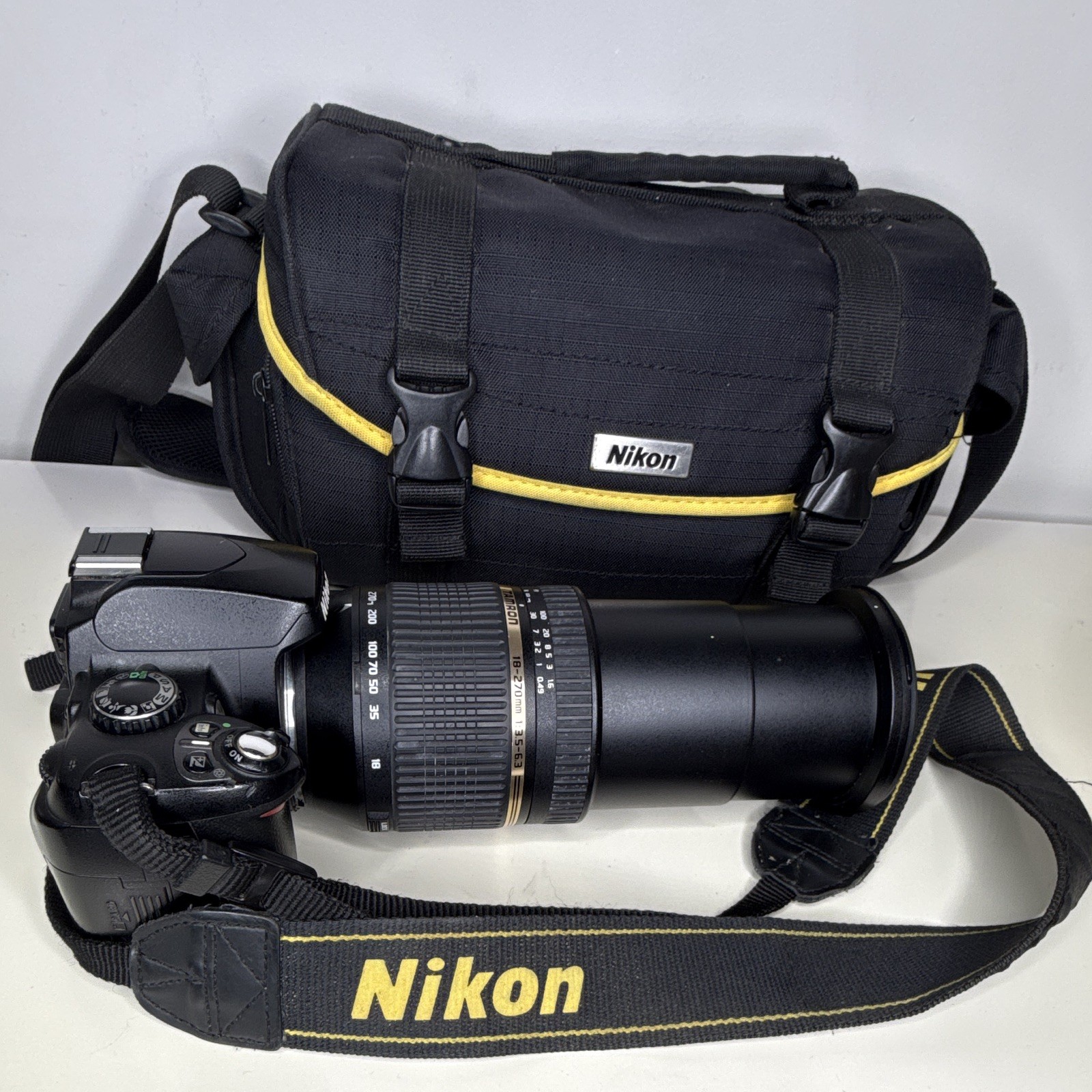Nikon D40X Digital SLR 10.2MP 3X Zoom 2.5in USB Bag Charger Lens