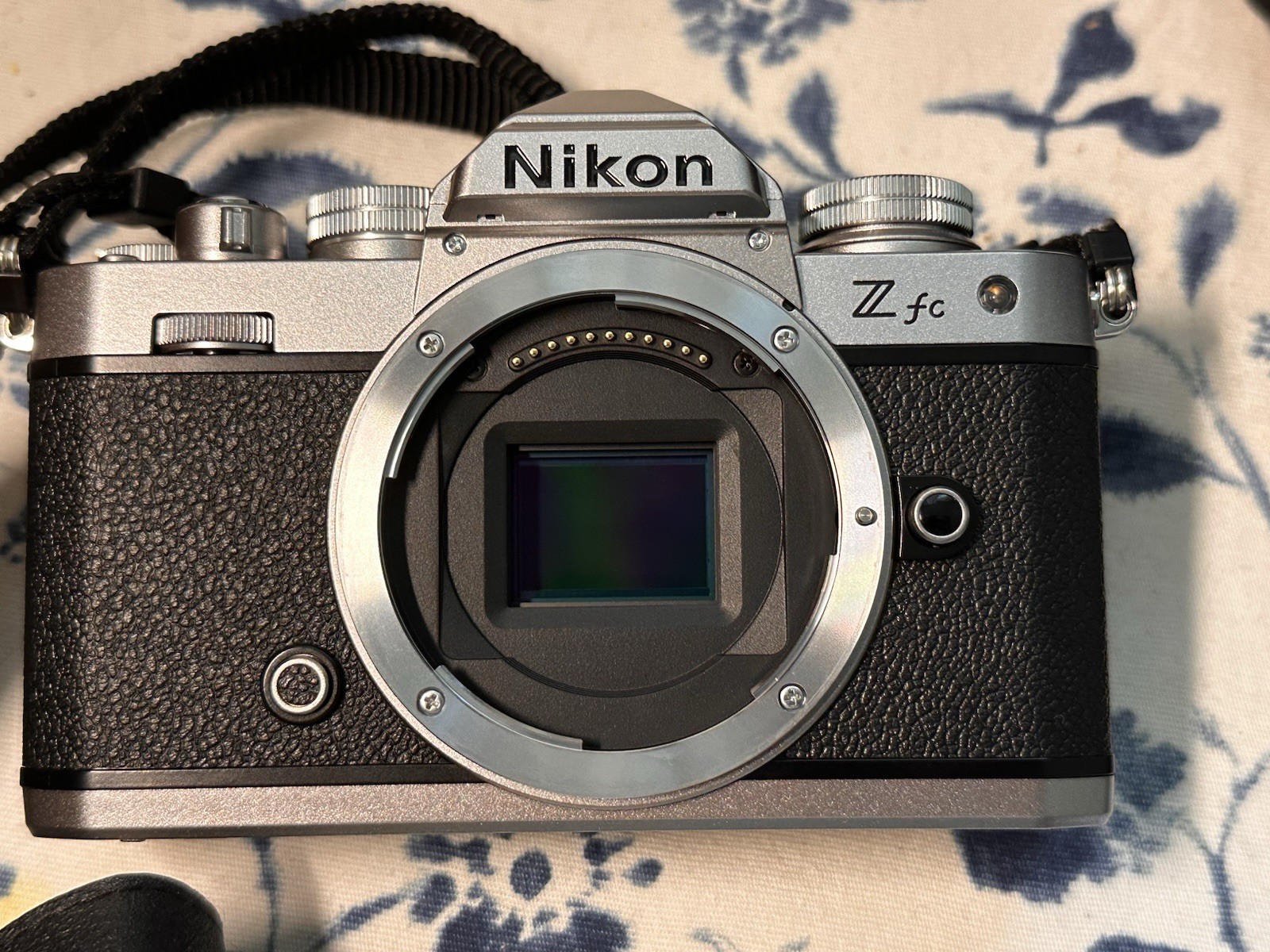 Nikon Z fc Camera [MINT] + NIKKOR Z 28mm f/2.8 SE + Tamrac Camera Bag