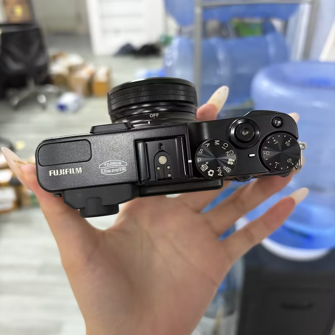Fujifilm X20 12.0 MP 4x Optical Zoom 1080p HD Video Black Digital Camera 95%New