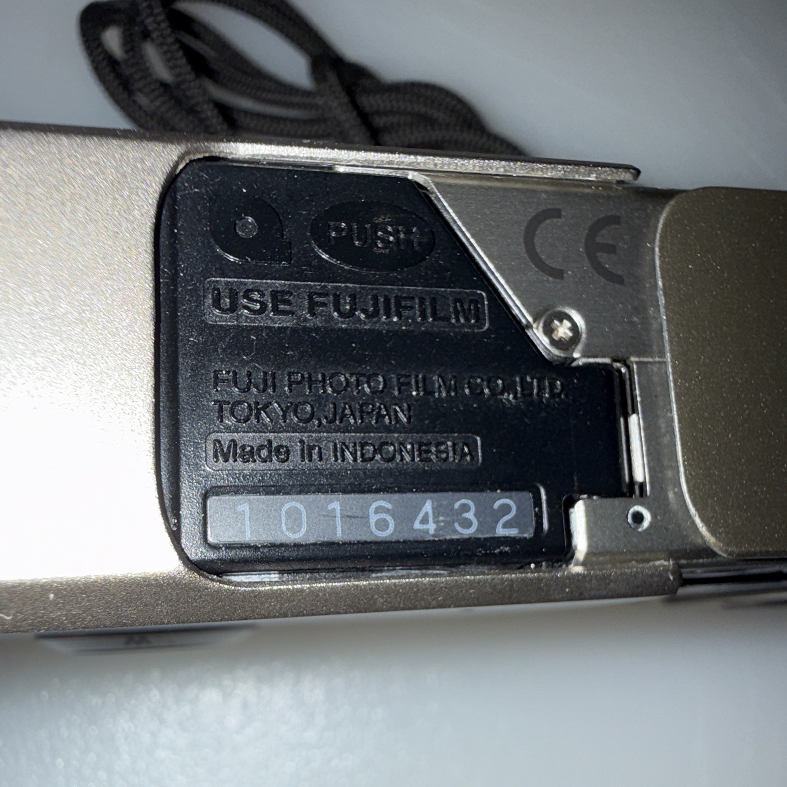Fujifilm TIARA ix-Z APS Point & Shoot Camera Auto Focus Zoom – MAKE AN OFFER