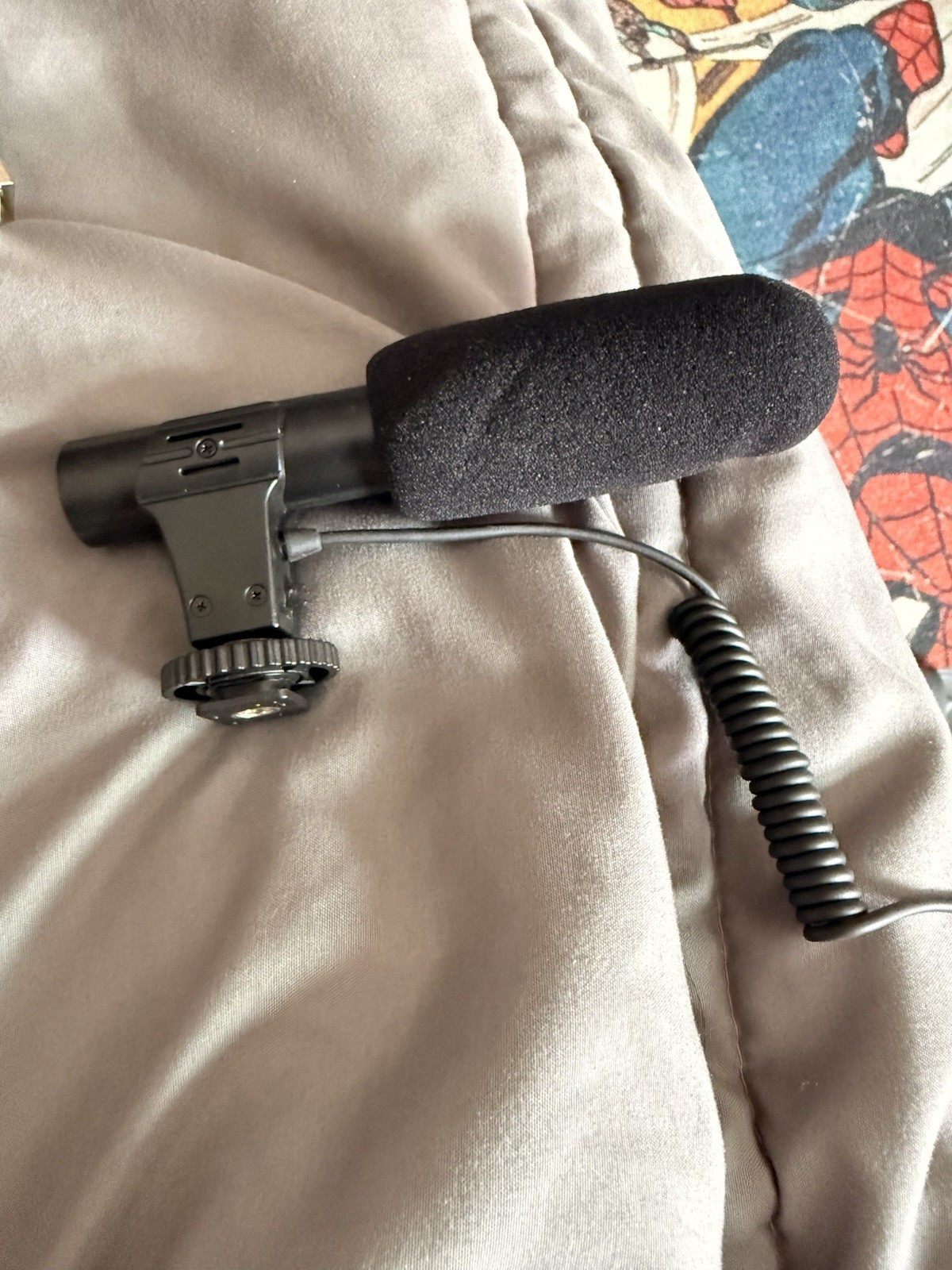 On-Camera Shotgun Microphone 3.5mm TRS Hot/Cold Shoe Black Gain Control