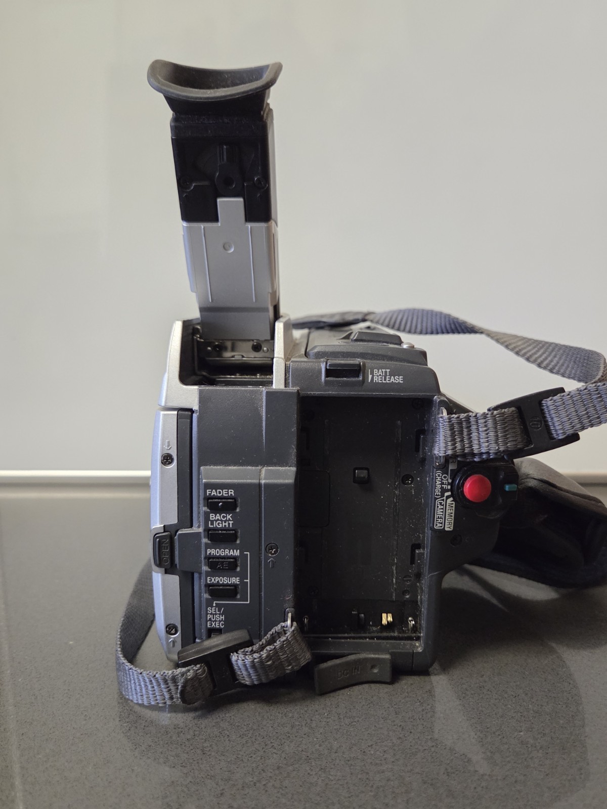 Sony DCR-TRV720 Digital8 8mm Handycam video Camcorder bundle TESTED Nightshot