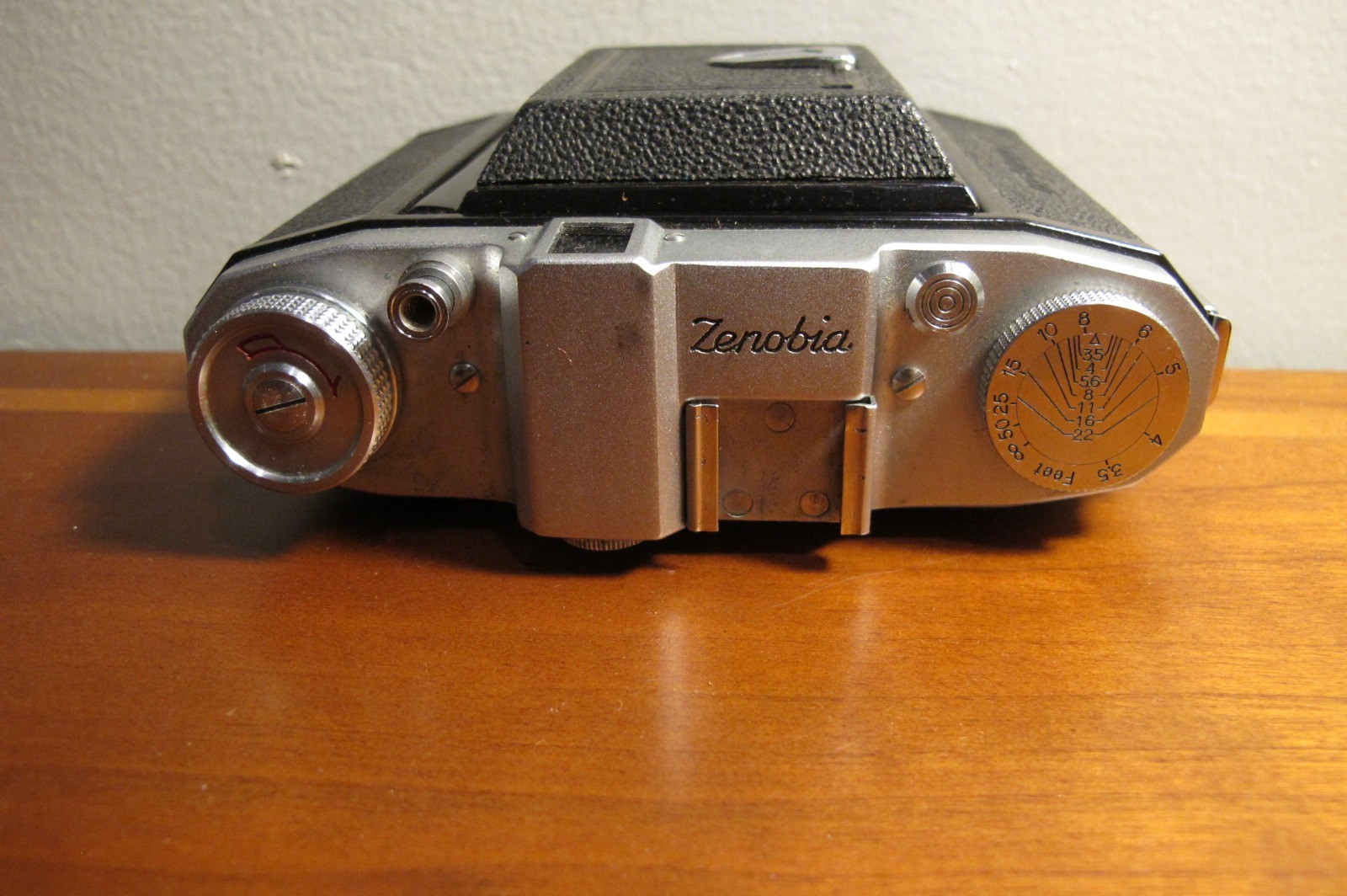 VINTAGE ZENOBIA FILM CAMERA WITH 6×4.5 cm 75mm F3.5 HESPER DOC Rapid LENS