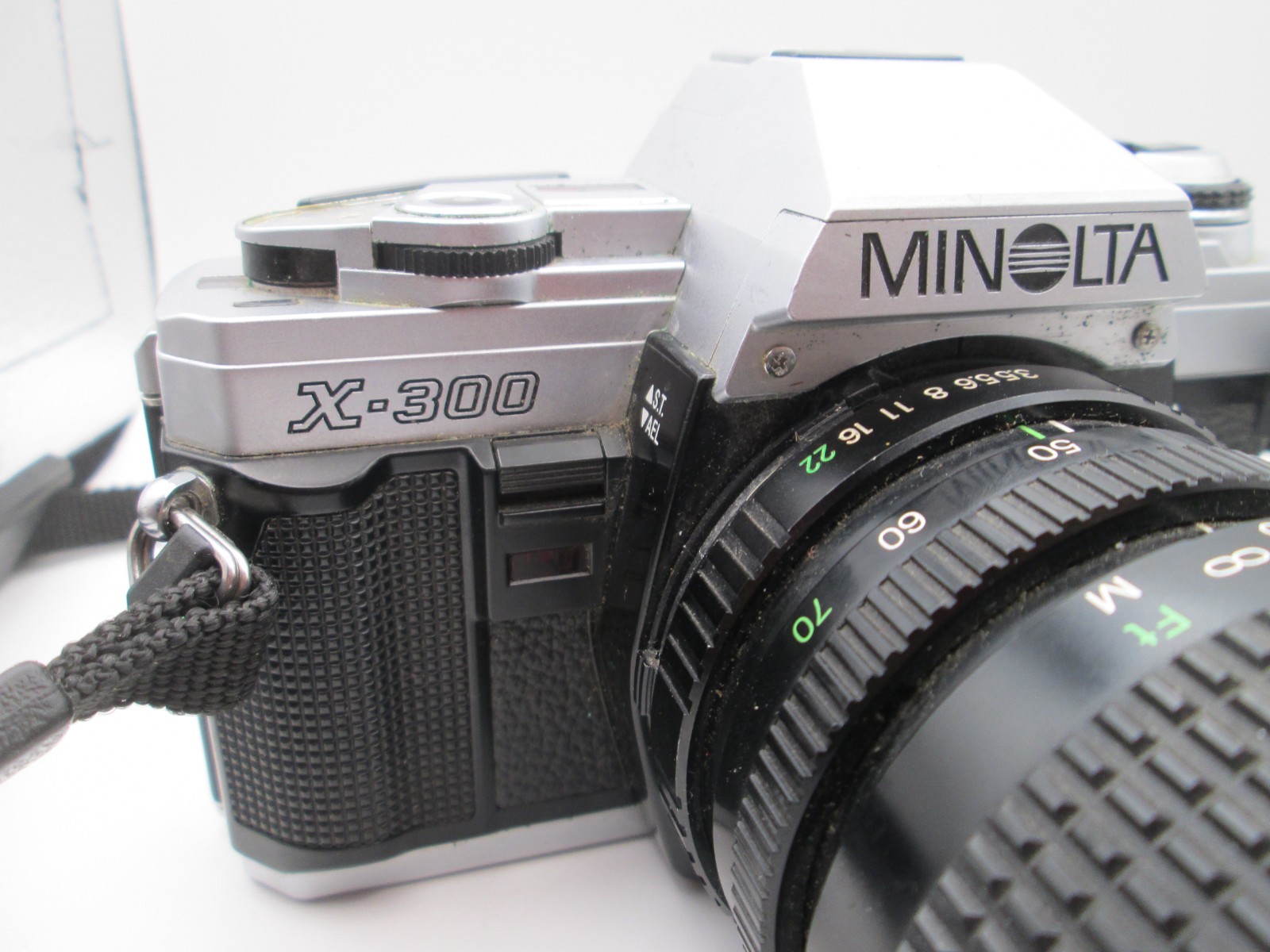 Minolta X-300 SLR Film Camera 35mm MD Zoom 35-70mm Tested Working