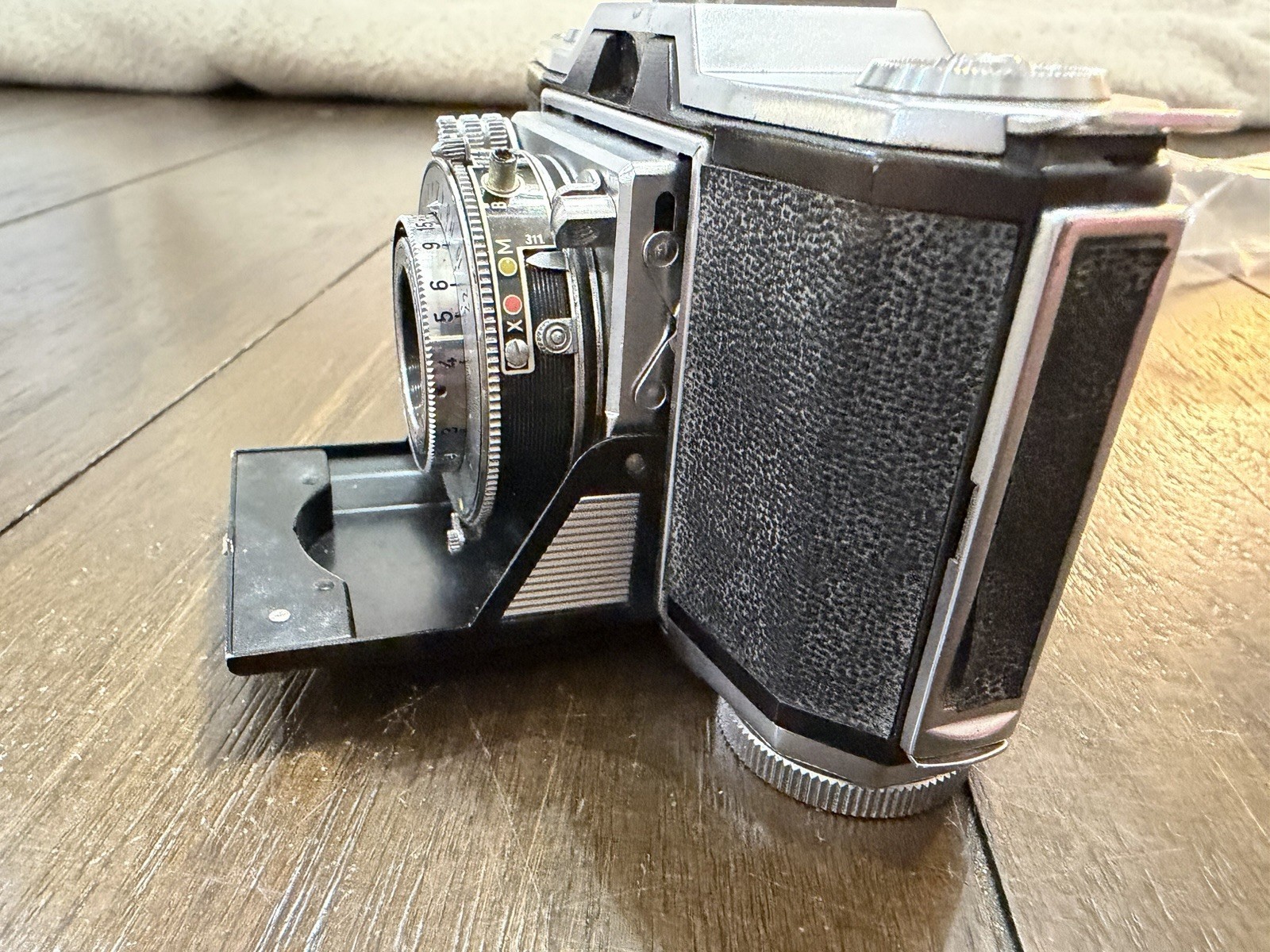 Vintage Zeiss Ikon Ikonta 522/24 35mm Folding Film Camera 45mm f/3.5 Lens W/Film