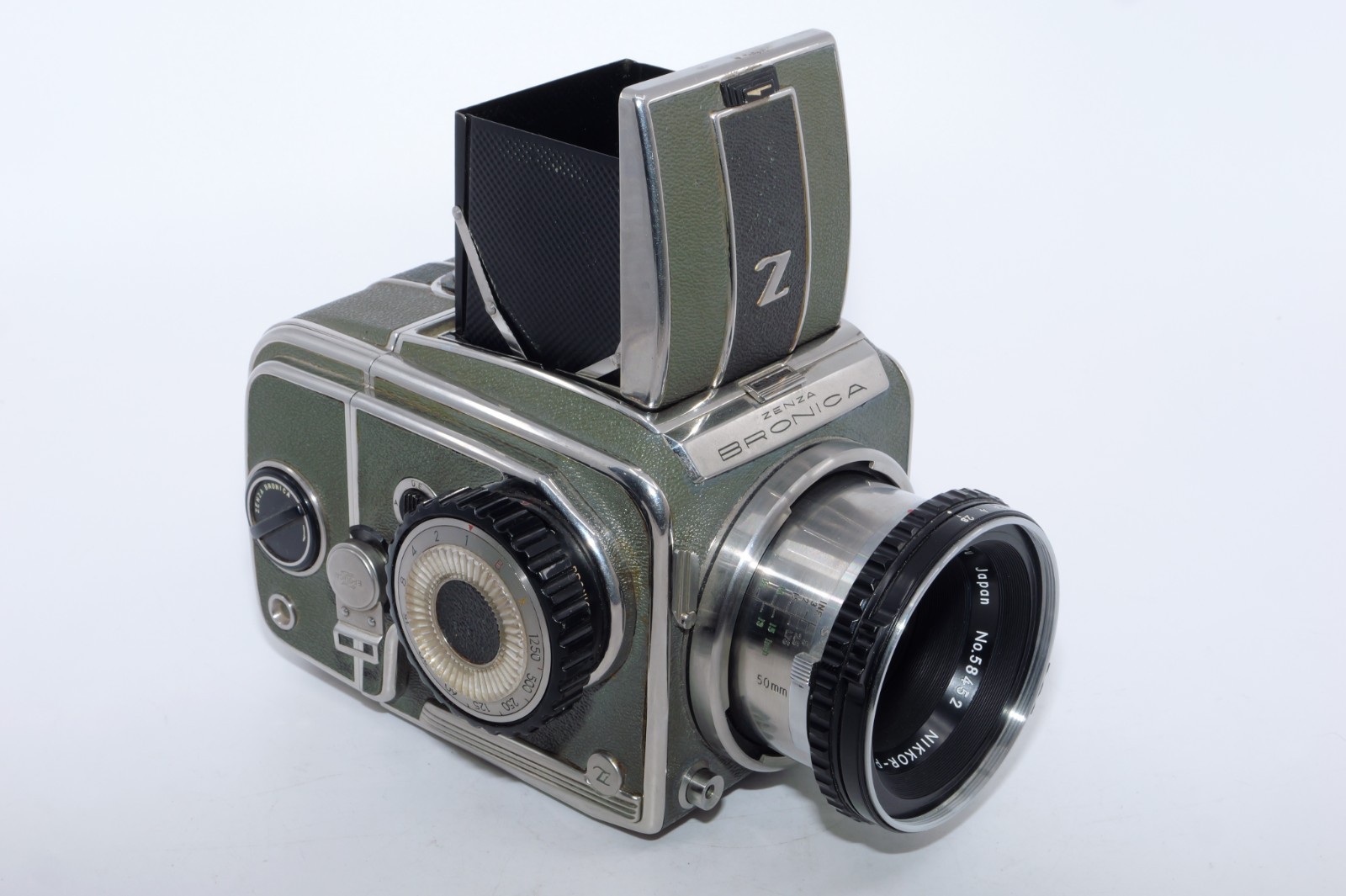 Zenza Bronica DeLuxe Medium Format 6×6 Slr Film Camera. 7.5cm f2.8 Lens. Prism.