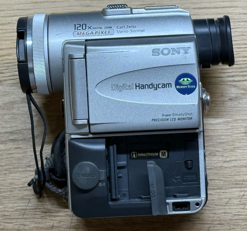 Sony DCR-PC100 MiniDV Camcorder Nightshot NTSC -Power Issues- Free Shipping