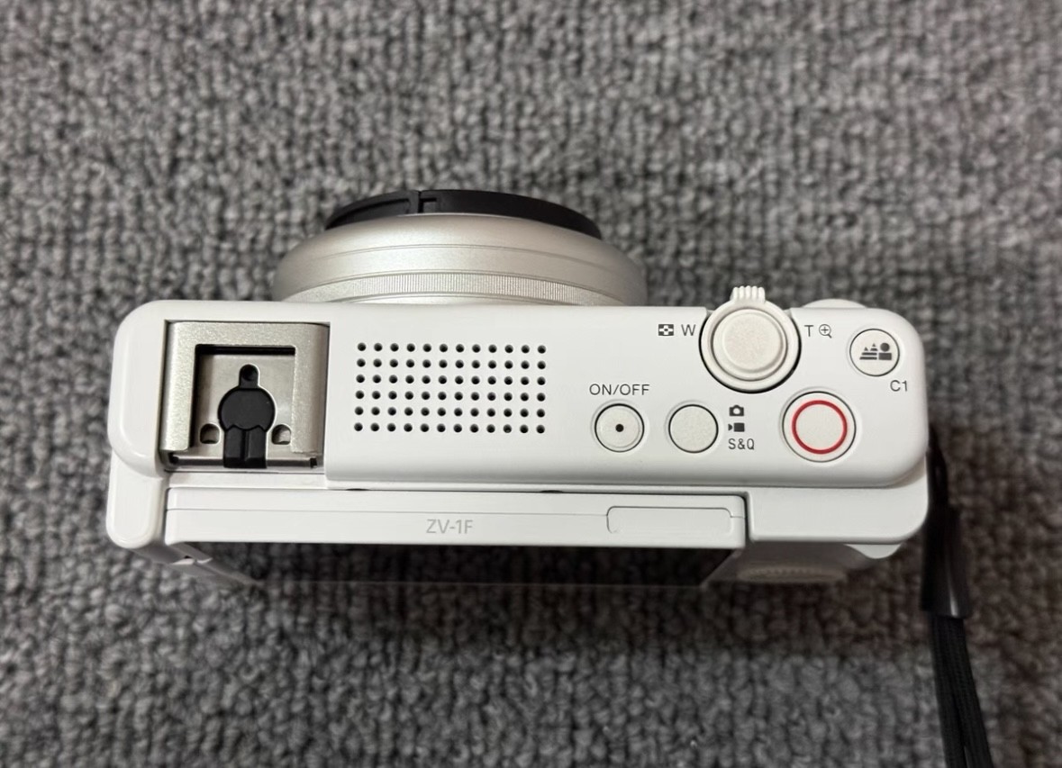 Sony ZV-1F 20.1MP 4K Video Flip Screen Compact Vlogging Digital Camera English