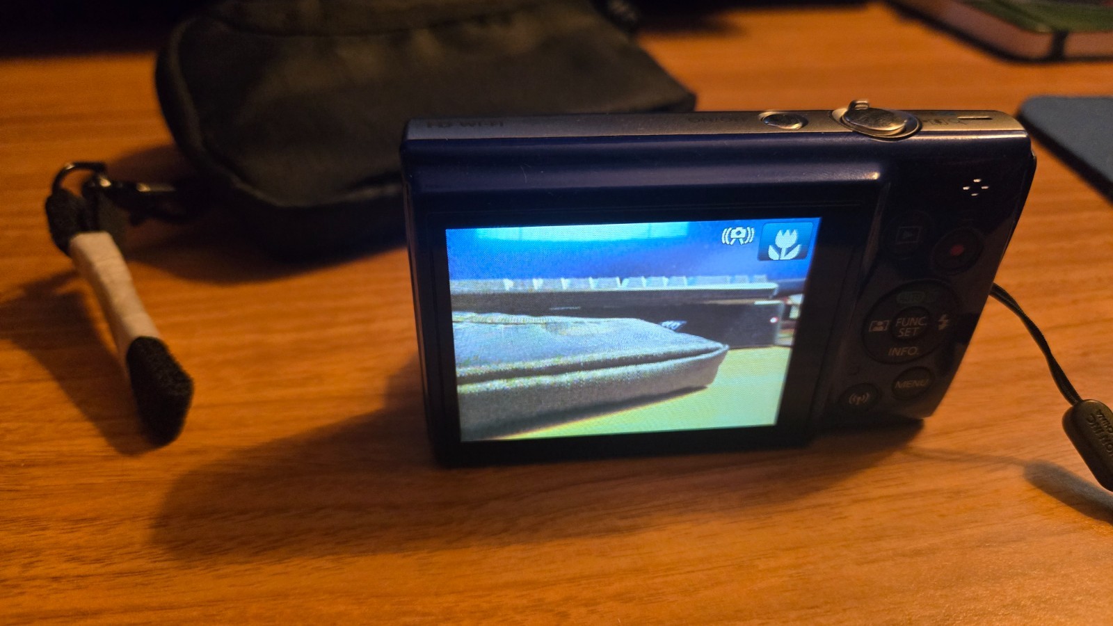 Canon PowerShot ELPH 190 IS Blue 20MP 10x Zoom Y2K Digicam Wi-Fi Bundle TESTED
