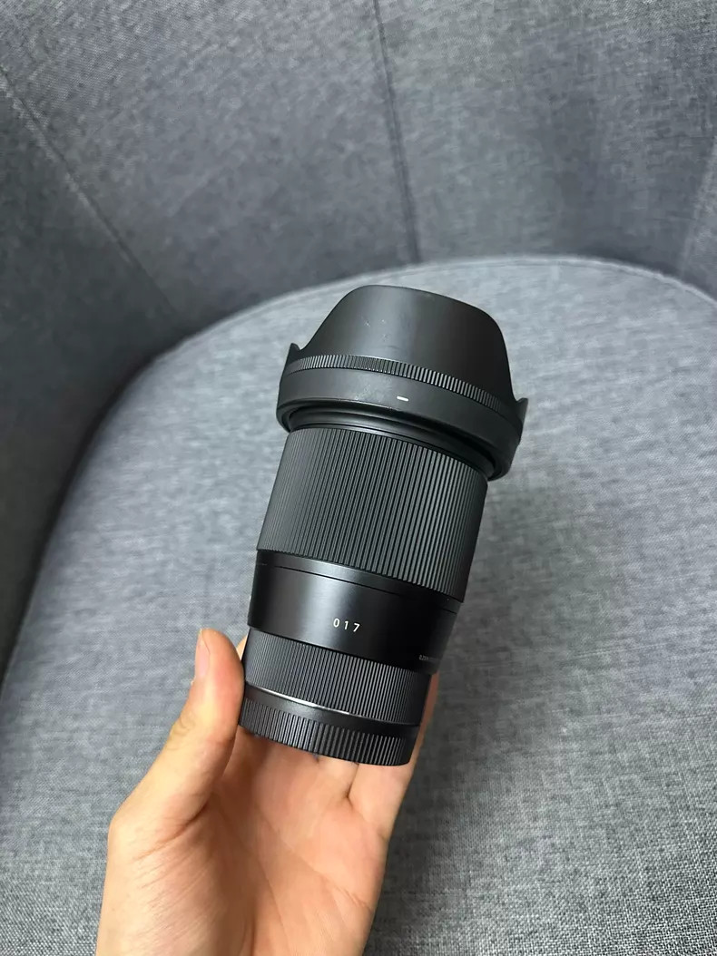 Sigma 16mm f/1.4 DC DN Contemporary Prime Lens for Canon EF-M with Retail Box