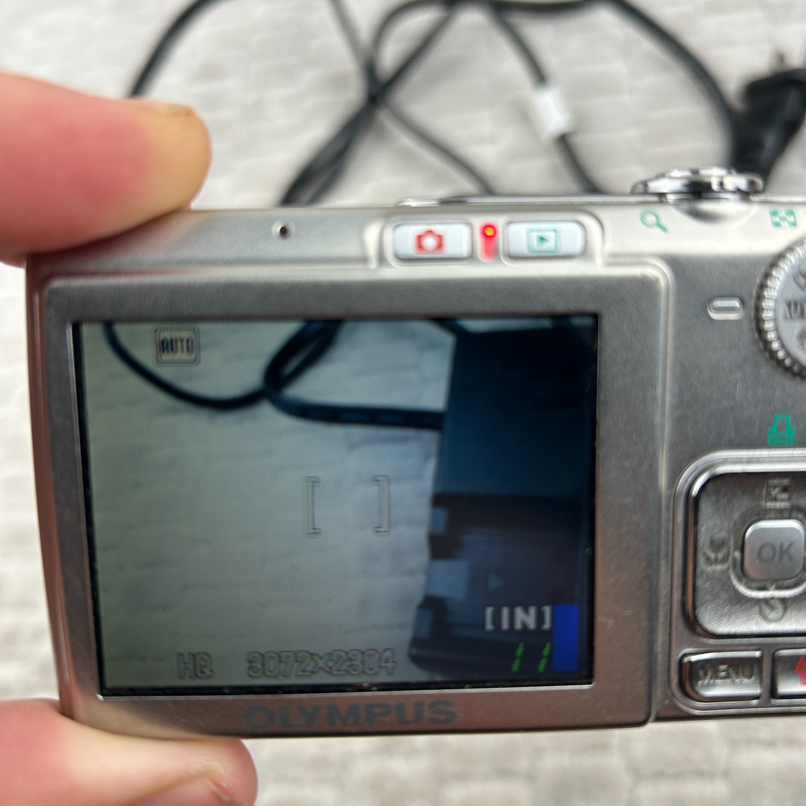 Olympus FE FE-230 7.1MP Digital Camera TESTED! w/ battery, charger NO SD Card