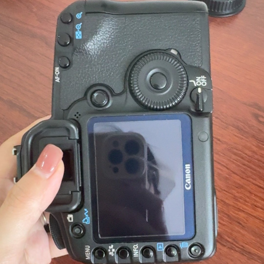 Canon EOS 5D Mark II 21.1 MP Full-Frame DSLR Camera Body Only 1080p HD Video