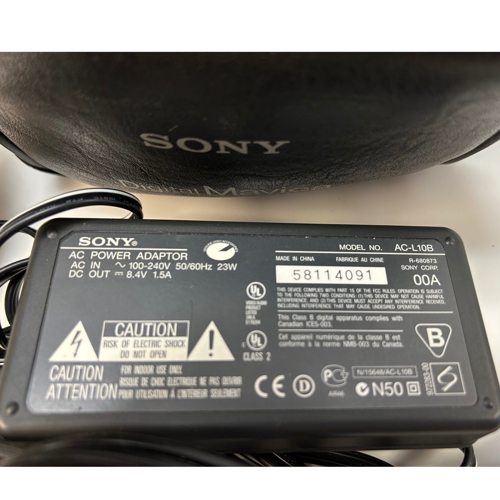 Sony Digital Mavica MVC-FD85 Camera Bundle Floppy Disk 1.3MP AC-L10B Charger Bag